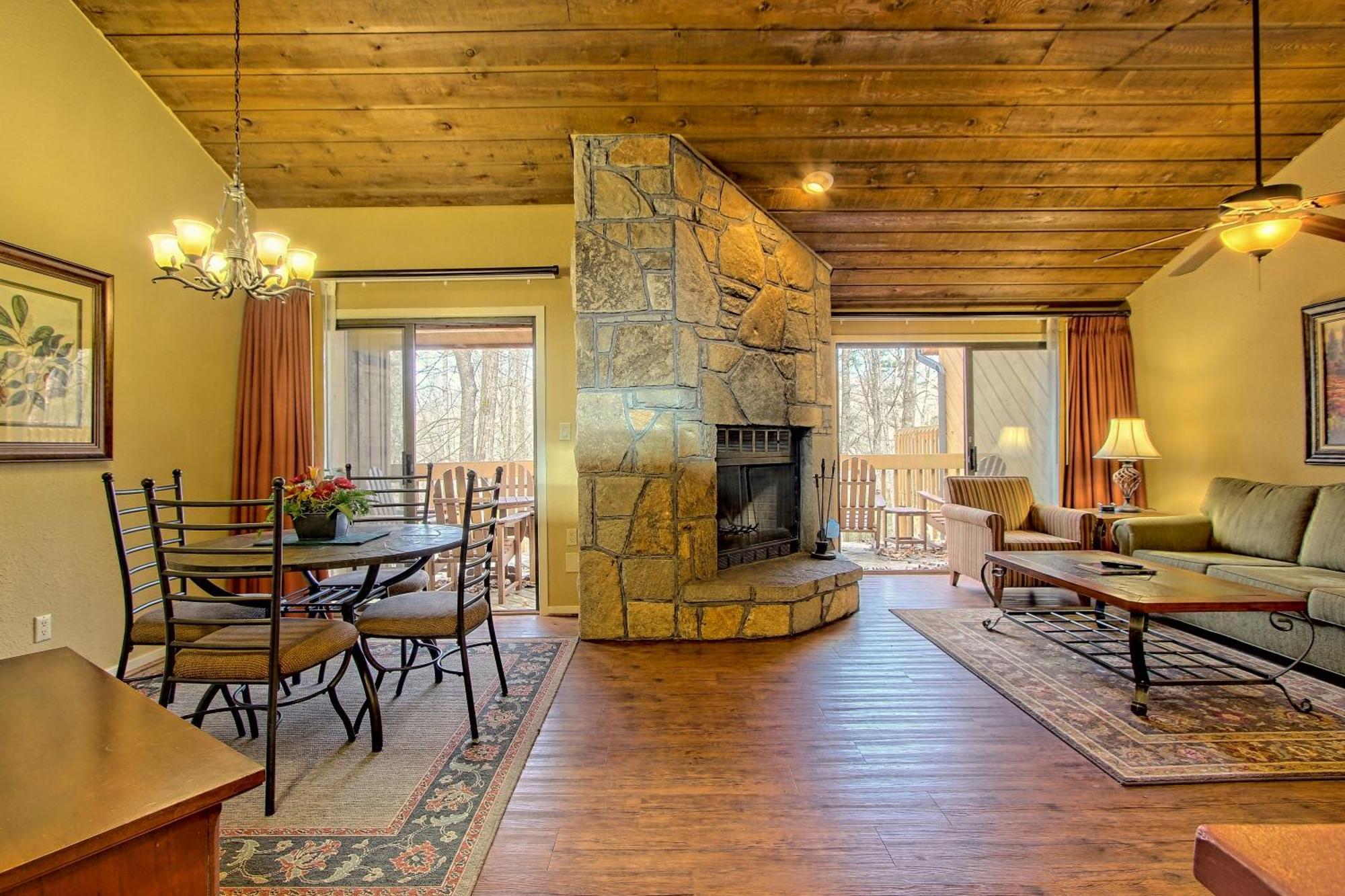 Foxhunt At Sapphire Valley Exterior foto
